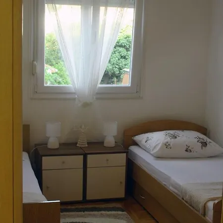Ana Apartment Split